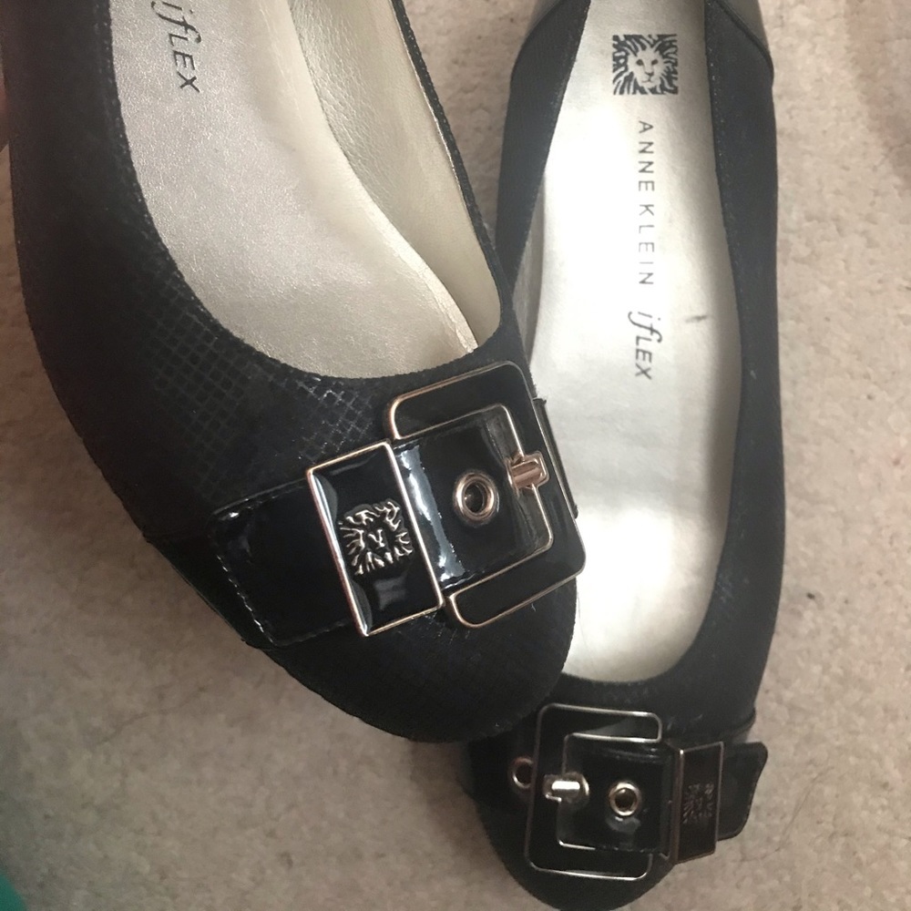 BRAND NEW ANNE KLEIN FLATS